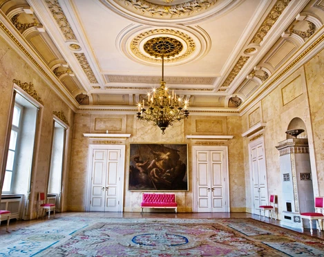 Landesmuseum Kunst und Kulturgeschichte Oldenburg prunkvoller Raum im Landesmuseum für Kunst und Kulturgeschichte in Oldenburg mit Kronleuchter