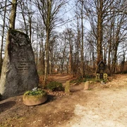 Heldenhain Gedenkstein 3