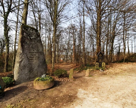 Heldenhain Gedenkstein 3