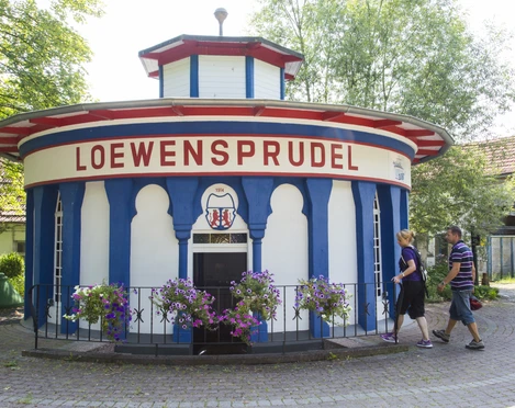 Brunnentempel im Kurpark am Löwensprudel