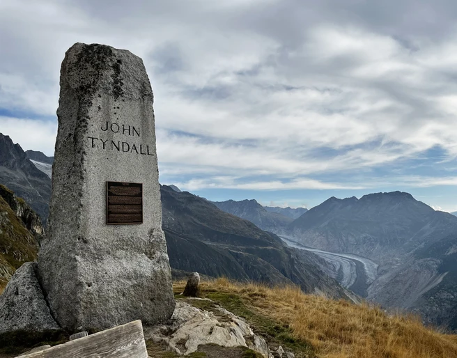 Monument Tyndall avec glacier