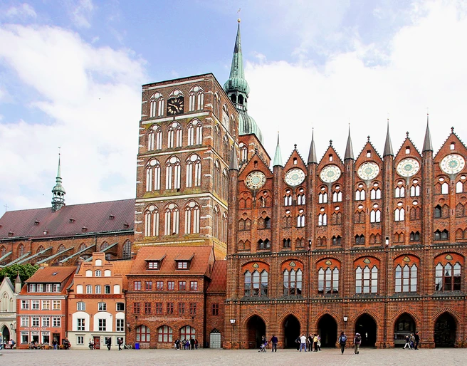 Rathaus und Nikolaikirche Stralsund
