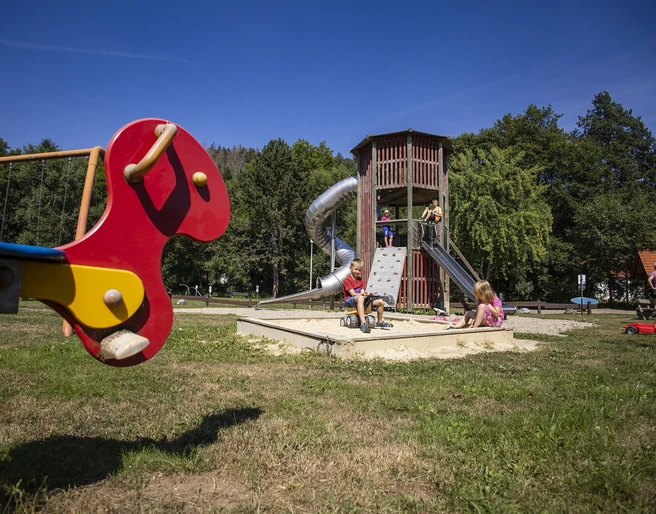 spielplatz-boemighausen-schaukeltier c) freizeitwelt-willingen, sabrinity.jpg