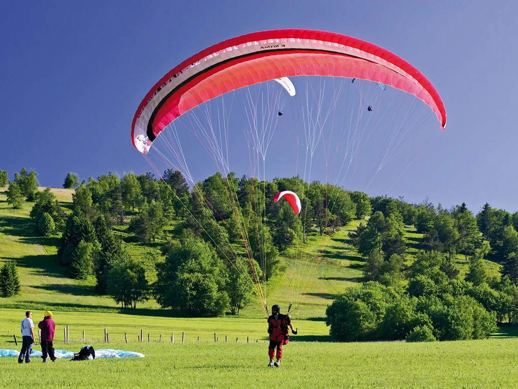 gleitschirmfliegen-willingen c) wolfgang-detemple-tourist-information-willingen.jpg