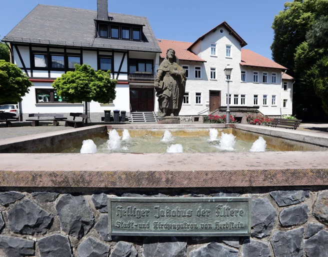 073HR - Herbstein - Brunnen Heiliger Jakobus.JPG