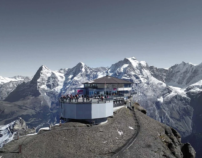 schilthorn-wanderer-fels-dreigestirn.jpg
