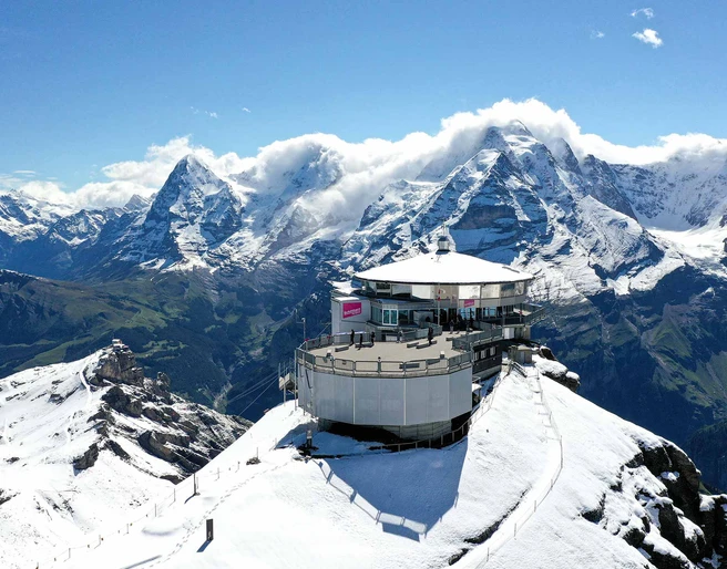 jungfrau-bergstation-drehrestaurant-winter-fruehling-aussicht-jungfrau.jpg