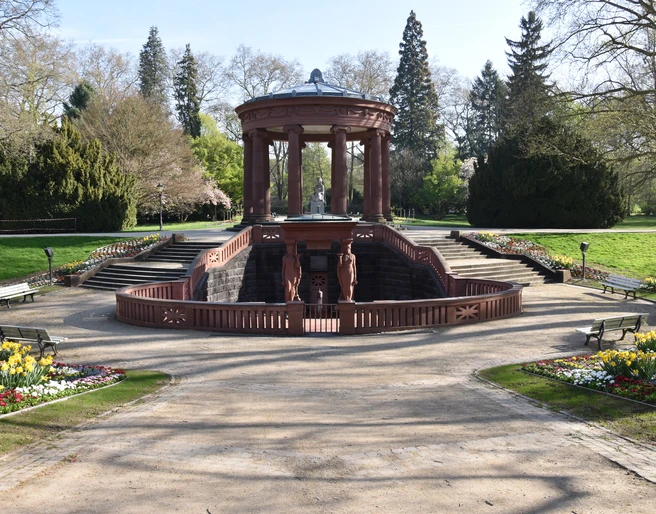 Elisabethenbrunnen im Kurpark Bad Homburg Elisabethenbrunnen im Kurpark Bad Homburg