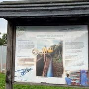 Wasserspur Bruchhausen-Vilsen Informationsschild in Bruchhausen-Vilsen über Wasserleitung und Freizeitziel Wasserspur.