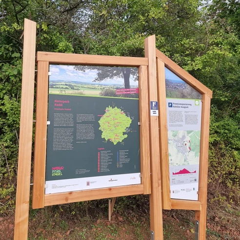 Portaltafel am Wanderparkplatz