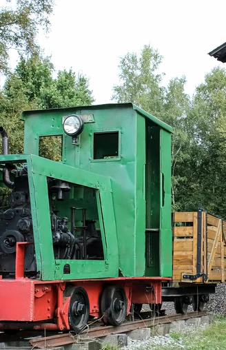 Lok vor der Torfarbeiterbaracke Lok vor der Torfarbeiterbaracke