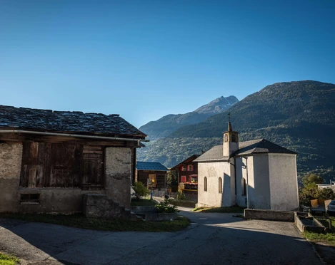 Kapelle Lingwurm in Ried-Brig.jpg Aussenaufnahme der Kapelle Lingwurm in Ried-BrigExterior view of the Lingwurm Chapel in Ried-BrigVue extérieure de la chapelle Lingwurm à Ried-Brig