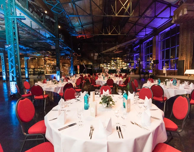 Meeting room Event hall with banquet seating at the event venue Da Capo | Leipzig Convention Bureau   Tagungsraum Eventhalle in Bankettbestuhlung in der Eventlocation Da Capo – präsentiert vom Leipzig Convention Bureau Meeting room Event hall with banquet seating at the event venue Da Capo – presented by the Leipzig Convention Bureau