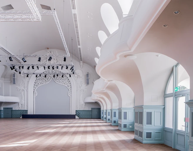 Tagungsraum Großer Saal in der Eventlocation Kongresshalle am Zoo | Leipzig Convention Bureau  Tagungsraum Großer Saal in der Eventlocation Kongresshalle am Zoo – präsentiert vom Leipzig Convention BureauGroßer Saal meeting room at the event venue Kongresshalle am Zoo – presented by the Leipzig Convention Bureau