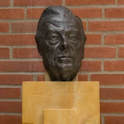 Gerhard_Heinze_Peine.jpg