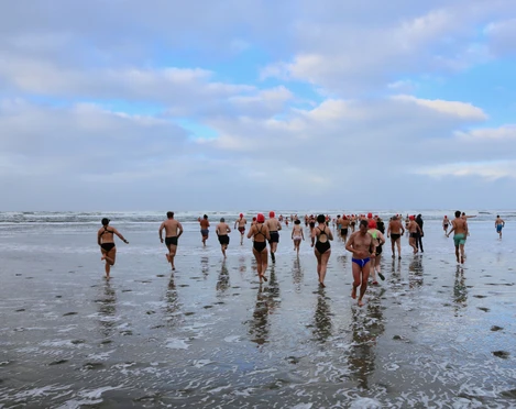 2019-Neujahrschwimmen-Juist-2.jpg 2019-Neujahrschwimmen-Juist-2