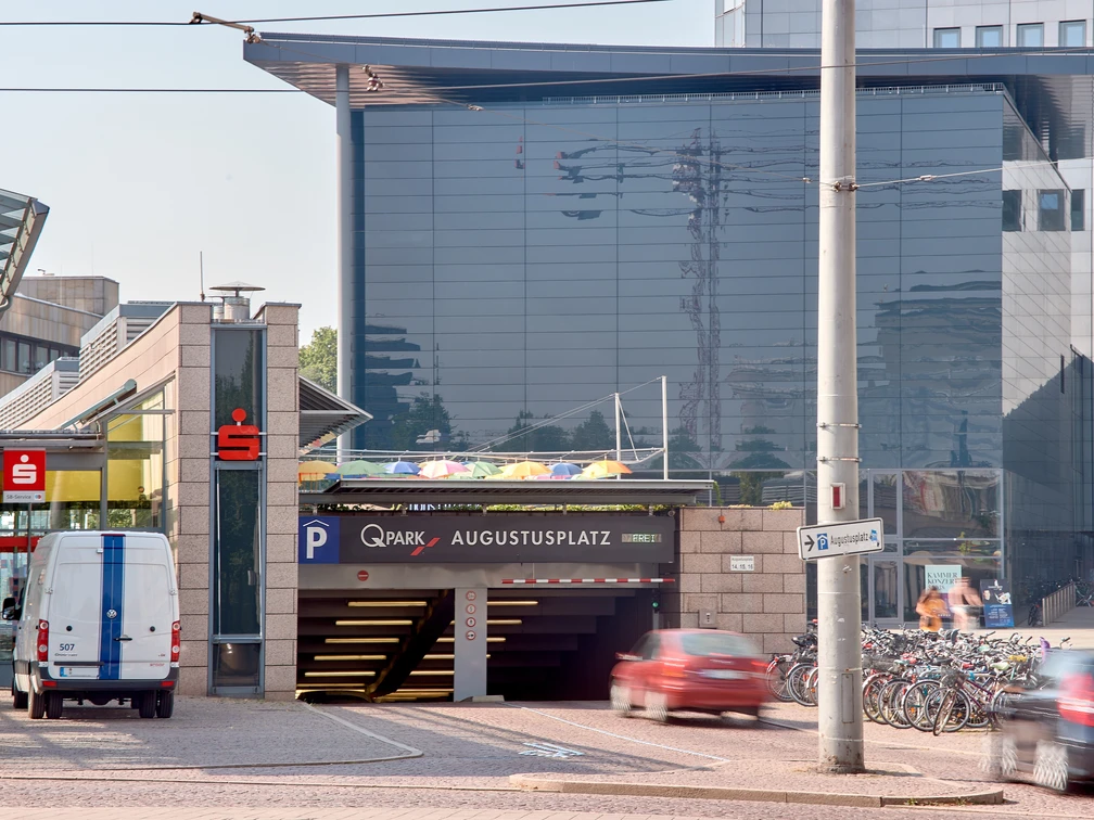 Q-Park Leipzig - Augustusplatz  Ein- und Ausfahrt des Q-Parks Augustusplatz in Leipzig