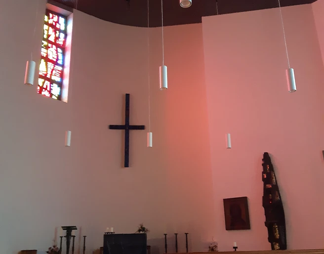 katholische-kirche-willingen-beleuchtung.jpg