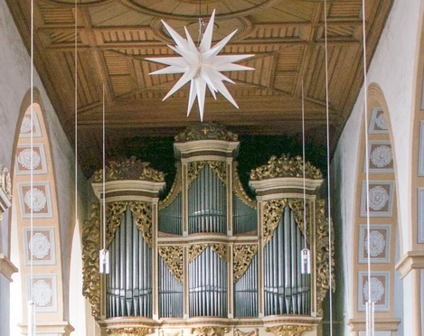 18.2 Georgenkirche Rötha Kirchenschiff mit Orgel (Dieter Wadewitz).jpg