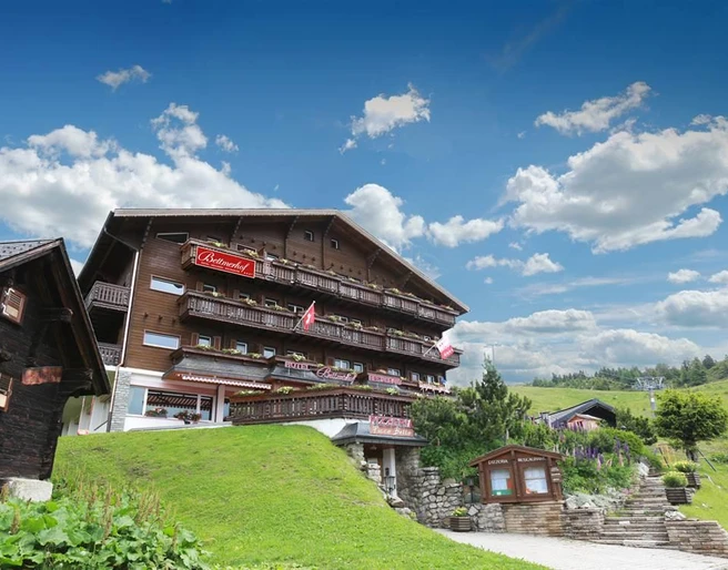 Bild_Titel_Aussen_Sommer