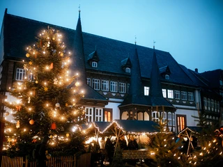 Einbecker Weihnachtsdorf  Einbecker Weihnachtsdorf mit dem Alten Rathaus als Kulisse.
