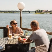 Lauenburg_Cafe von Herzen_Elbblick_MarkusThiemann.jpg Lauenburg_Cafe von Herzen_Elbblick_MarkusThiemann