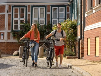 Stadt Lauenburg_Rad_Paar_14.jpg Radfahrer in Lauenburg an der Elbe