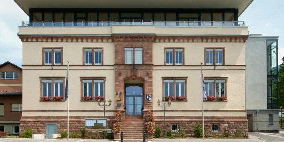 Rathaus_neu_front_magnific_WEB