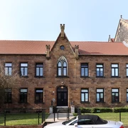 Das Bild zeigt die Töchterschule.