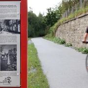 Infotafel über Wülfrath am PanoramaRadweg niederbergbahn Eine Infotafel am PanoramaRadweg Niederbergbahn mit Infos zur historischen Altstadt von Wülfrath.