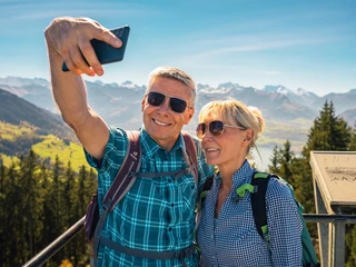 sigriswi-blueme-turm-genusswanderung-selfie-herbst-schweiz-tourismus-christian-meixner.jpg