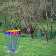 2022 Breuna disc golf koerbe auf Wiese ccbyNPH TSV Breuna