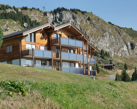 Das Minergie Ferienhaus Amici im Sommer