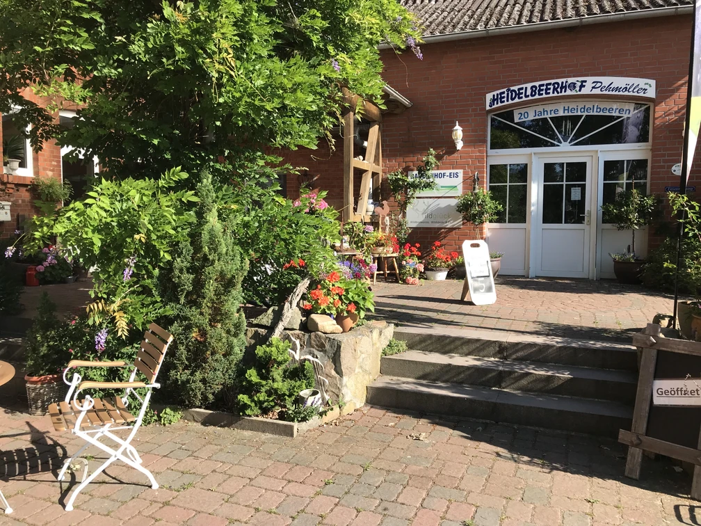 Heidelbeerhof Pehmöller_Aussenansicht Hofladen.JPG