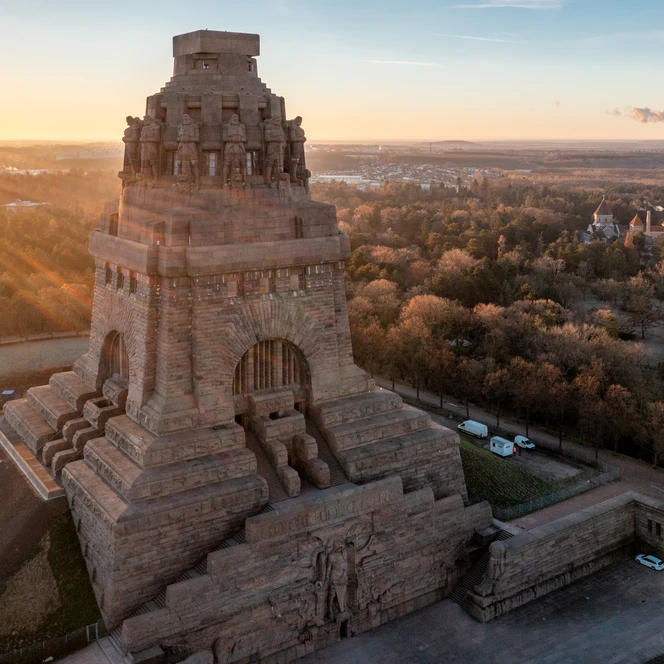 Völkerschlachtdenkmal aus der Vogelperspektive - Kultur in Leipzig