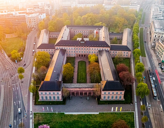 Grassi Museum aus der Vogelperspektive - Museen in Leipzig Blick von oben auf das Gelände des Grassi Museum im Frühling, Kultur, Geschichte, Architektur