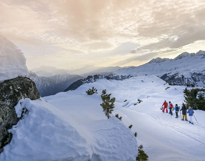 Schneeschuhwanderung bei Vollmond - Skischule Riederalp Schneeschuhwanderung bei Vollmond - Skischule Riederalp