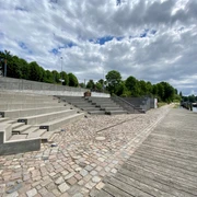 Sitzterrassen am Hafen