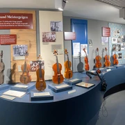 geigenbauschule-brienz-ausstellung-2.jpg