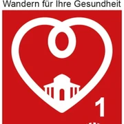Rotes Schild mit weißem Herz, Kurweg-Logo, Text "Wandern für Ihre Gesundheit" und die Zahl eins.