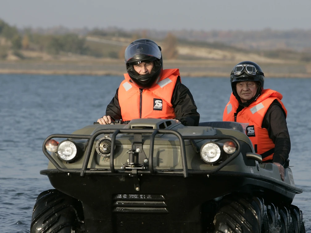 Amphibienfahrzeug am Leipziger Neuseenland Amphibienfahrzeug am Leipziger Neuseenland