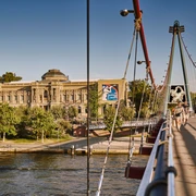 Städel Museum Außenfassade und Holbeinsteg