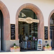 Goldhelm Schokoladen Manufaktur - Einzelhandel in Leipzig Außenansicht des Goldhelm Schokoladen Ladens in Leipzig am Markt