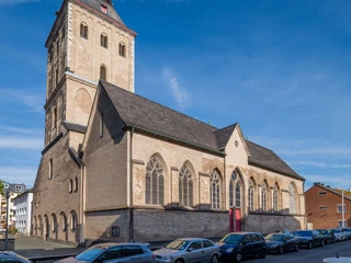 Saint Ursula Sankt Ursula ist eine bedeutende gotische Kirche in Köln mit eindrucksvollem Glockenturm.St. Ursula is an important Gothic church in Cologne with an impressive bell tower.