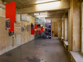 NS Documentation Center Innenraum des NS-Dokumentationszentrums Köln mit historischen Fotos und Texten an der Wand.Interior of the NS Documentation Center Cologne with historical photos and texts on the wall.
