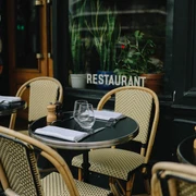 Terrasse des Lieblingscafes Titel im Alt-Tag