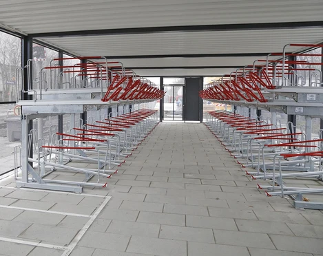Fahrradparkhaus-Innen.jpg Abstellanlagen für Fahrräder