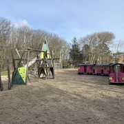 Spielplatz Südwäldchen Klettergerüst und Eisenbahn