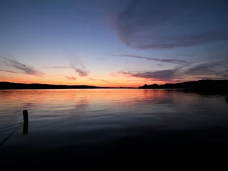 Ratzeburger See bei buntem Sonnenuntergang.jpg