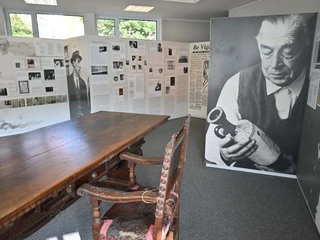 Remarque's bureau Remarques Schreibtisch im Erich Remarque-FriedenszentrumRemarque's desk in the Erich Remarque Peace CenterRemarque's bureau in het Erich Remarque Vredescentrum